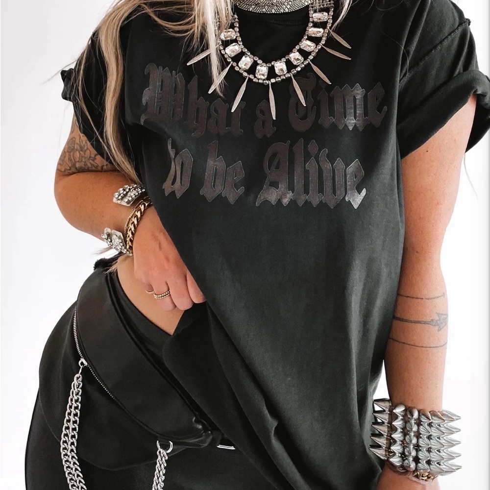 Peebee Forever Tee, Women’s size 2XL, Black, Distressed